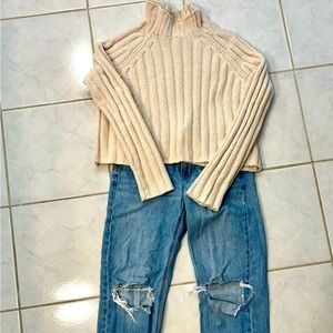 American Eagle size 0 jeans and small cropped sweater in cream